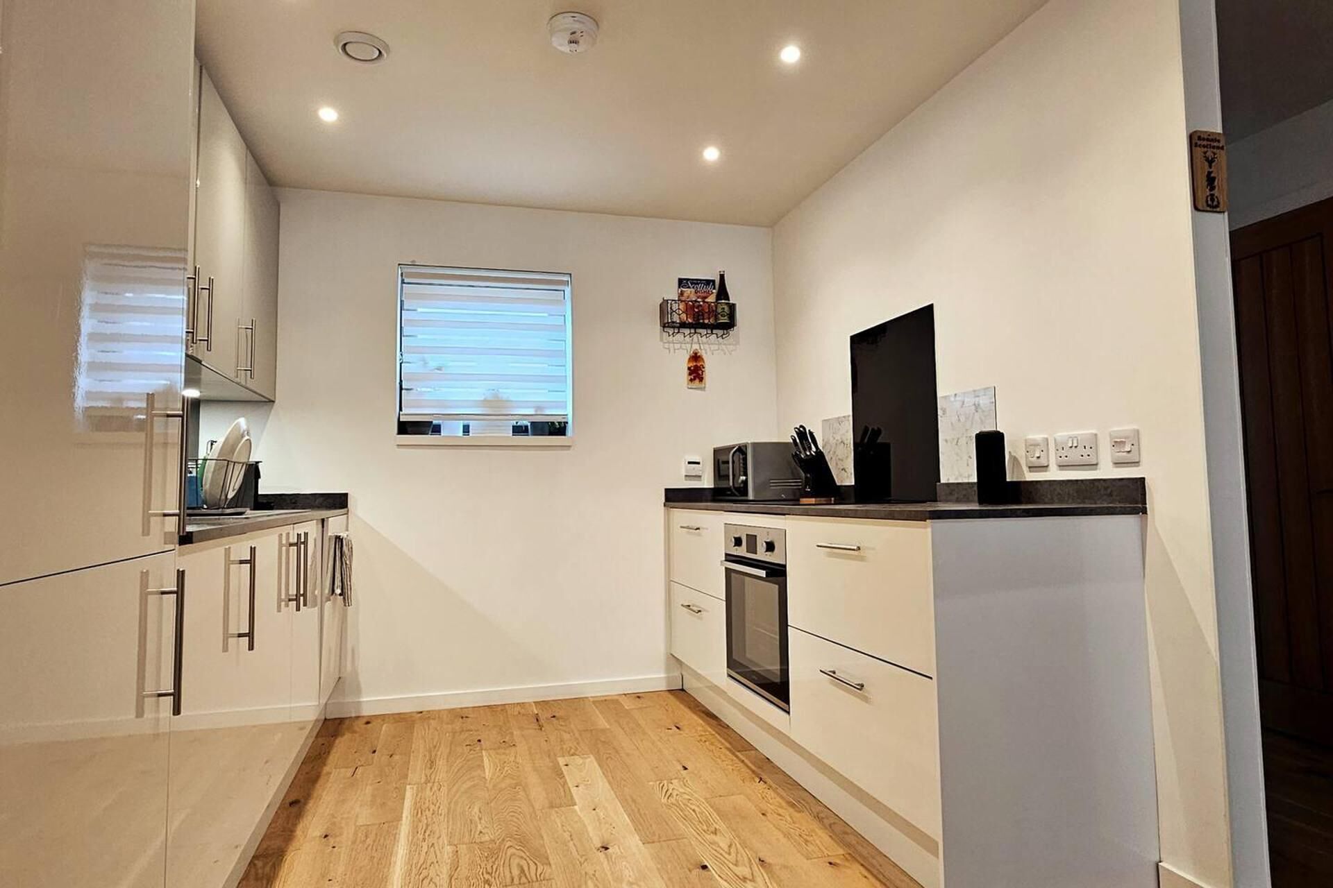 House | Private kitchen | Fridge, microwave, oven, stovetop