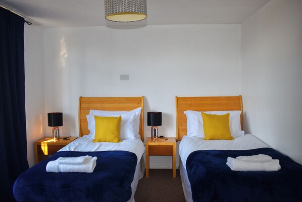 4 bedrooms, iron/ironing board, WiFi, bed sheets - The Hathway Walk Home is less than 1 km from Cabot Circus .
(Saint Jude's)