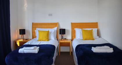 The Hathway Walk Home is less than 1 km from Cabot Circus .