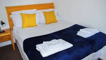 4 bedrooms, iron/ironing board, WiFi, bed sheets