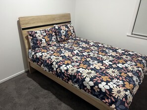 4 bedrooms, iron/ironing board, free WiFi, bed sheets - Spacious 4 bedroom House in Manukau (Auckland)