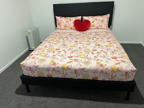 4 Schlafzimmer, Bügeleisen/Bügelbrett, kostenloses WLAN, Bettwäsche