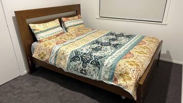 4 bedrooms, iron/ironing board, free WiFi, bed sheets