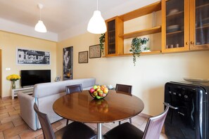 Standard Apartment | Living area | 50-inch Smart TV with digital channels - notaMi - Gonin San Cristoforo (Milan)