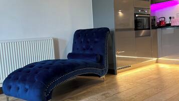Apartment, 1 Queen Bed | Interior