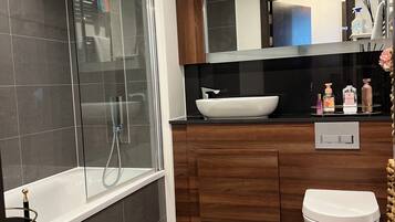 Apartment, 1 Queen Bed | Bathroom | Shower, hair dryer, towels
