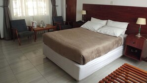 Economy Triple Room | WiFi (free) - The Village Inn Hotel (Nyanga)
