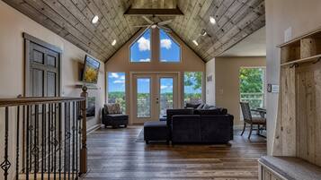 TV connectée, cheminée, jeux vidéo, baby-foot