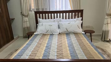 3 bedrooms, iron/ironing board, WiFi, bed sheets