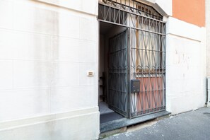 숙박 시설 입구