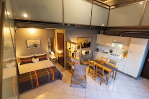 Loft design | Área de estar | TV de tela plana 43 polegadas com canais digitais