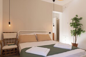 2 bedrooms, desk, iron/ironing board, free WiFi - Tusa Bay. Enjoy the sun and sea at 2BR house a few steps away from the beach. (Castel di Tusa)