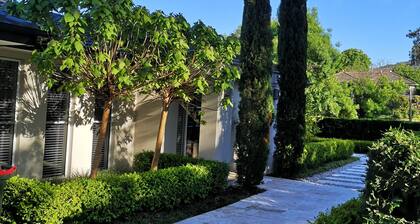 Modern 2BR/1BA/2+CAR Home in Central Canberra