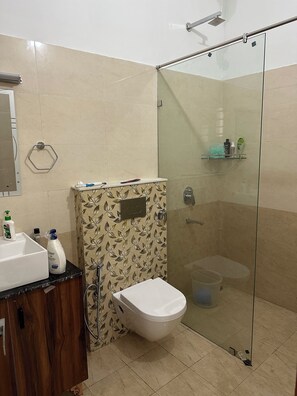 Shower - Spacious Villa in Dehradun (Danda Khudanewala)