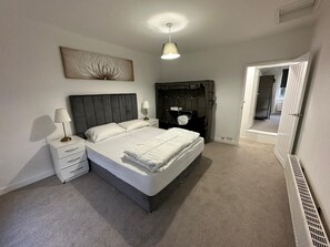House, 2 Queen Beds | 2 bedrooms, iron/ironing board, free WiFi, bed sheets - Remarkable 2-bed Cottage House in Sutton Coldfield (Sutton Coldfield)