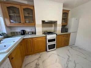 House, 2 Queen Beds | Private kitchen - Remarkable 2-bed Cottage House in Sutton Coldfield (Sutton Coldfield)