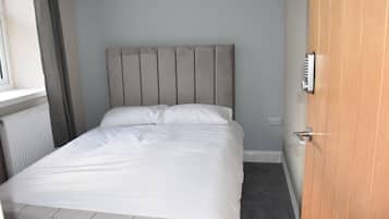 House | 4 bedrooms, soundproofing, iron/ironing board, free WiFi