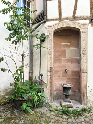 Exterior detail - Le Baumann Concept: Charming Apartment in a Historical Monument  (Colmar)