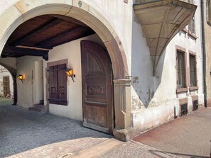 Exterior detail - Le Baumann Concept: Charming Apartment in a Historical Monument  (Colmar)
