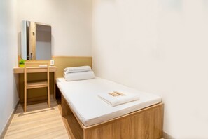 Individuelt innredet, skrivebord og skrivebord for bærbar PC