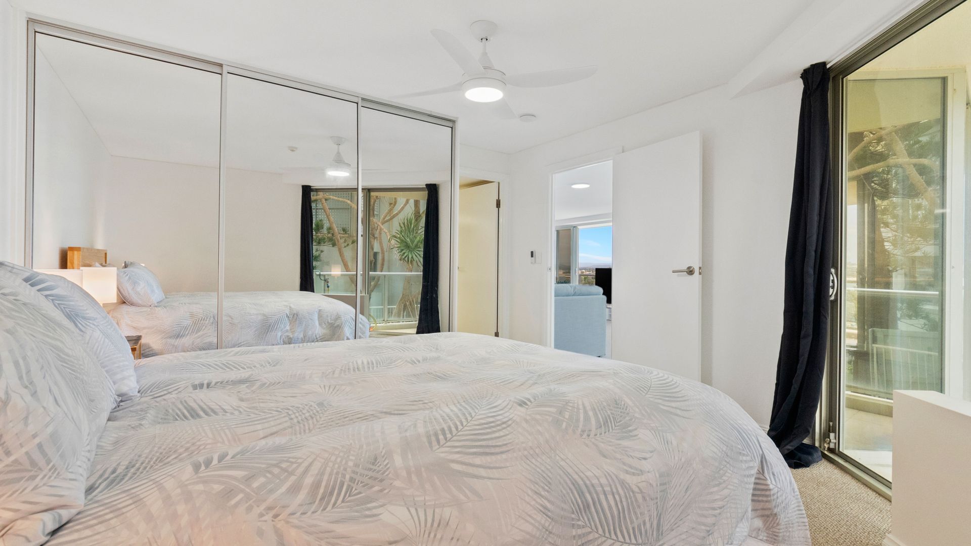 2 slaapkamers, een strijkplank/strijkijzer, internet, beddengoed