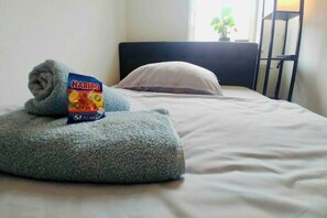 1 bedroom, desk, travel cot, free WiFi - The practice - living as therapy (including own parking space) (Arnstadt)