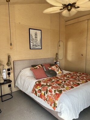 1 chambre, lit parapluie, Wi-Fi gratuit, draps fournis