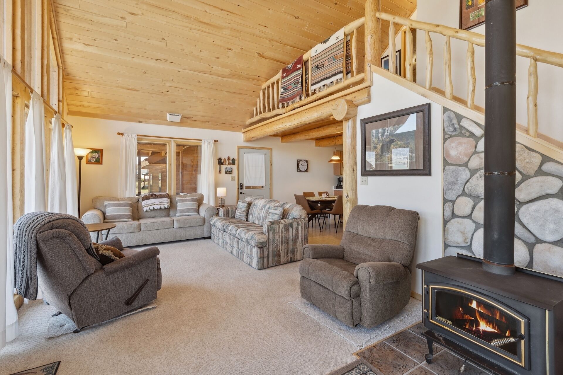 Smart TV, fireplace