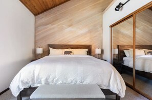 3 bedrooms, free WiFi, bed sheets - Mountain retreat that sleeps 8 comfortably-walkable to the Village & shuttle (Mammoth Lakes)