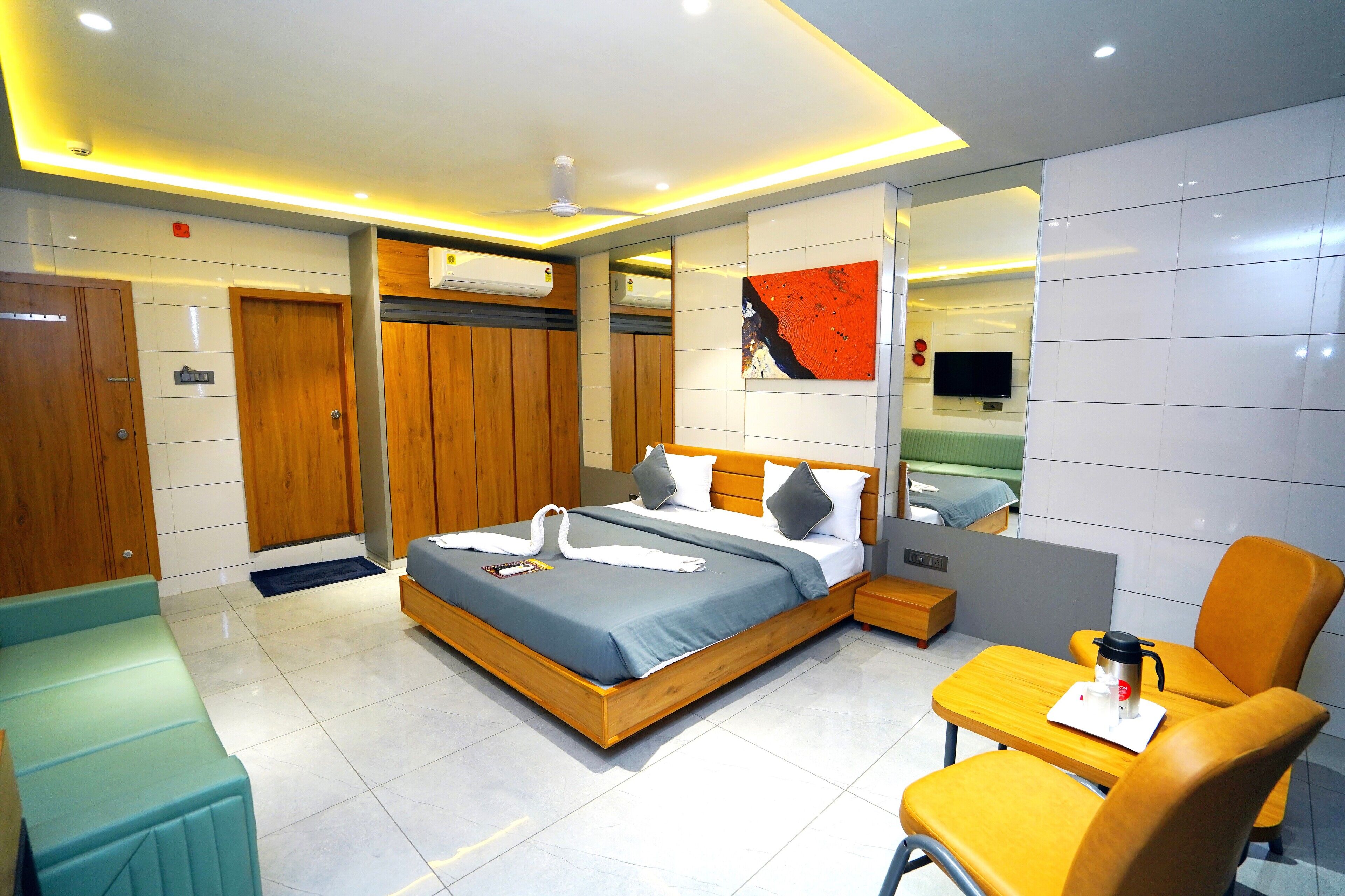 Quarto casal superluxo, 1 cama King, vista para a cidade | Roupas de cama premium, Wi-Fi de cortesia, roupa de cama