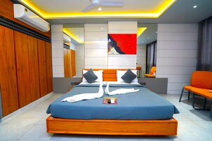 Suite Room | Premium bedding, free WiFi, bed sheets