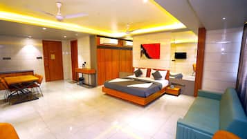Suite Room | Premium bedding, free WiFi, bed sheets