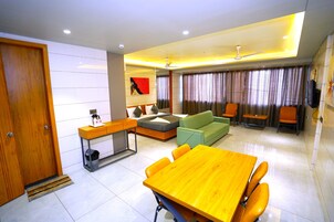 Suite Room | Premium bedding, free WiFi, bed sheets