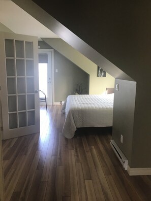 3 habitaciones, tabla de planchar con plancha, wifi y ropa de cama 