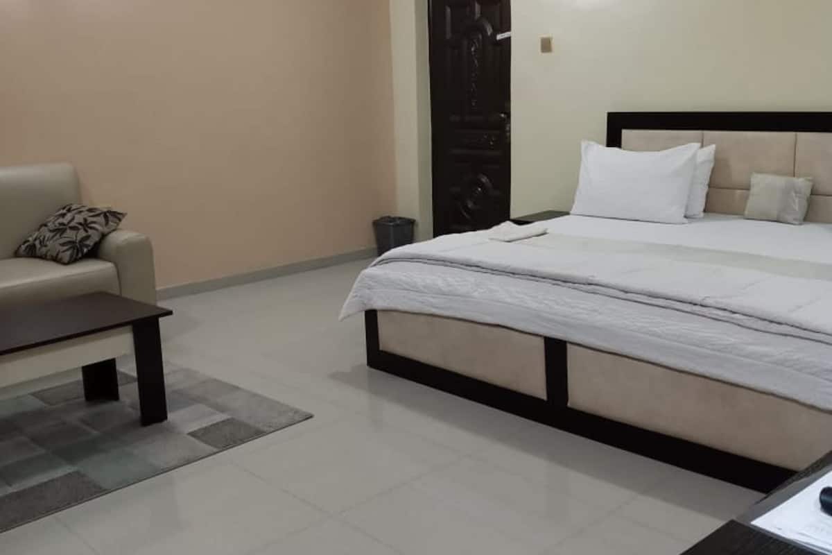 Royal Suite | 1 bedroom, desk, laptop workspace, free WiFi