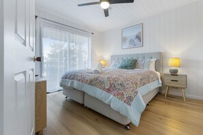 3 bedrooms, iron/ironing board, free WiFi, bed sheets - The tranquility of a retreat and excitement of nearby attractions (Lakes Entrance)