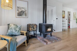 Interior - The tranquility of a retreat and excitement of nearby attractions (Lakes Entrance)