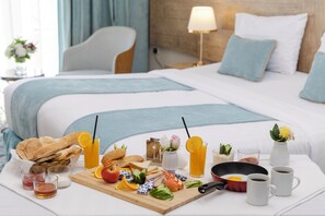 Makan di kamar