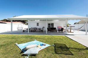 Outdoor dining - Captains Retreat - Coastal Vibe (Lancelin)