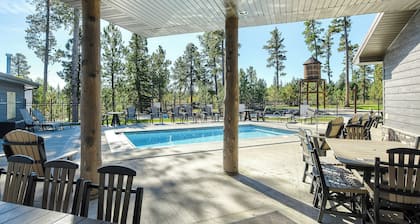 Incredible Views from Spacious Hillside Lodge Access to Clubhouse w/ 2 Pools