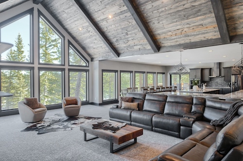 6400+ Sq. Ft. Beautiful New Lodge in Powder House Pass w/ Comm. Pool Access!