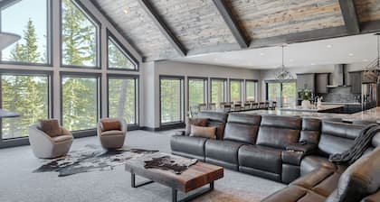 6400+ Sq. Ft. Beautiful New Lodge in Powder House Pass w/ Comm. Pool Access!