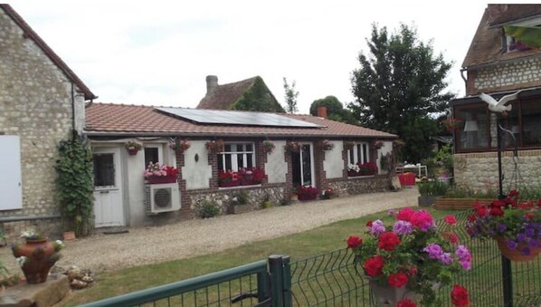 المنشأة من الخارج