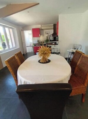 تناول الطعام