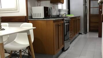 Fridge, microwave, oven, coffee/tea maker