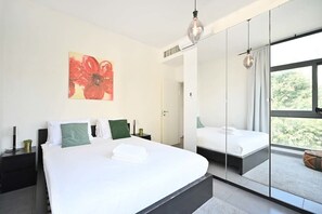 2 bedrooms, desk, iron/ironing board, WiFi