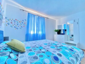1 chambre, fer et planche à repasser, accès au Wi-Fi (inclus)