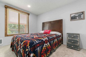 3 habitaciones, tabla de planchar con plancha, wifi y ropa de cama