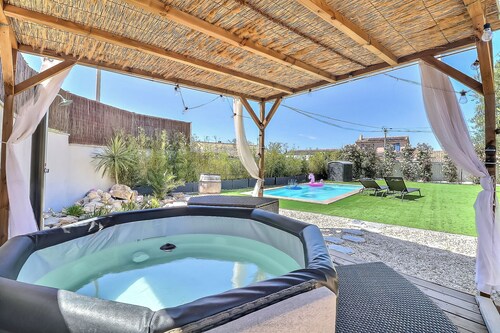 Superbe Villa 6 Couchages + un lit Bébé, Jacuzzi, Piscine, Salle de Sport, Calme