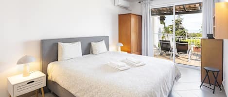 1 chambre, fer et planche à repasser, Wi-Fi gratuit, draps fournis